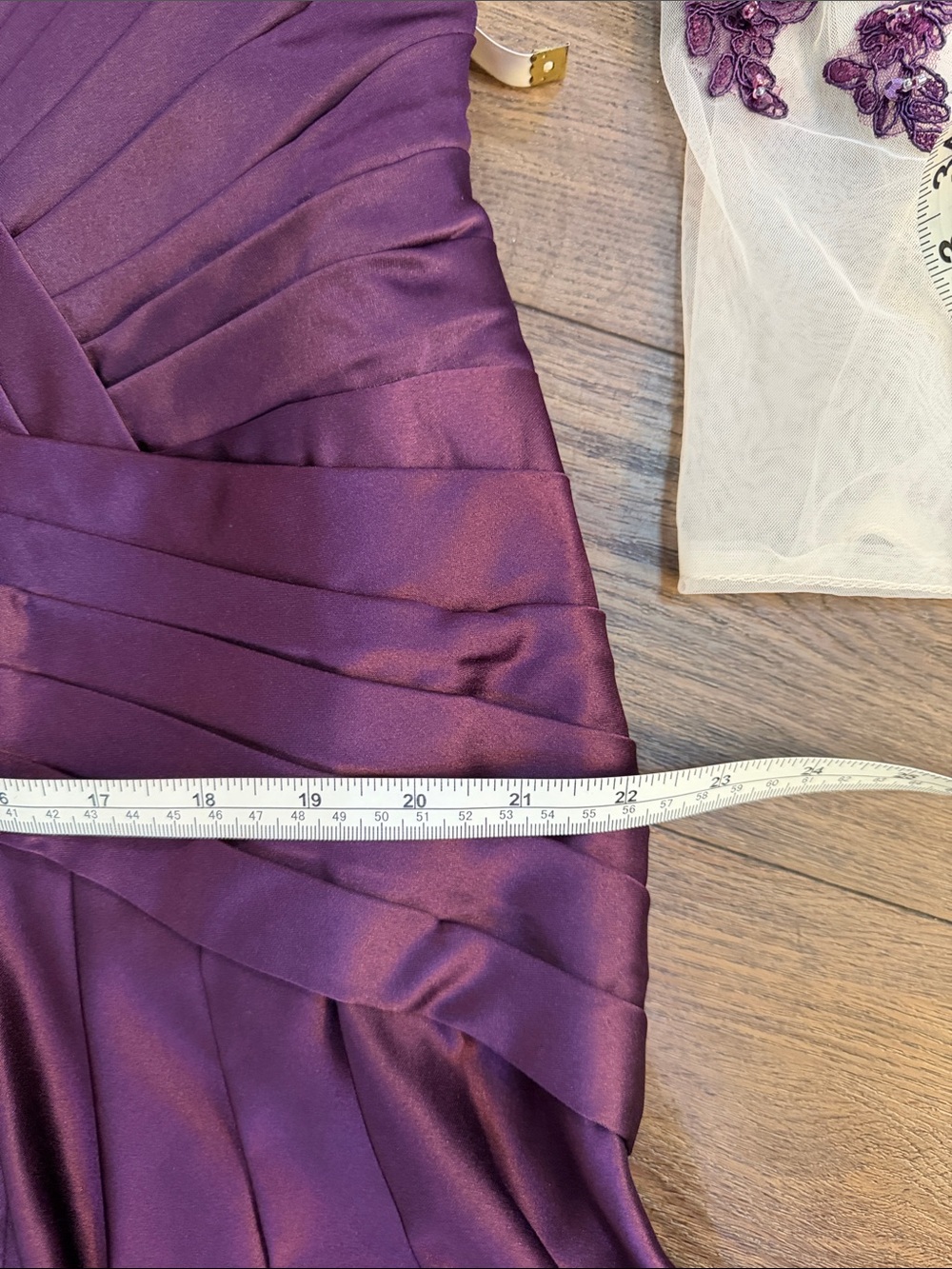 Elegant Plum Lace-Appliqué Evening Dress - Picture 10 of 10
